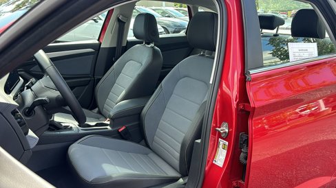 Used 2025 Volkswagen Jetta SE image 10