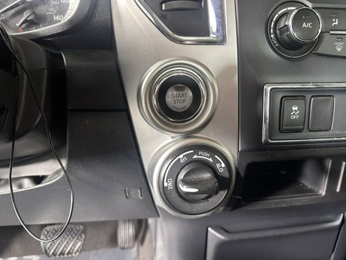 Used 2017 Nissan Titan SV image 27