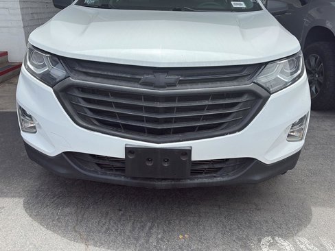 Used 2020 Chevrolet Equinox LS image 2