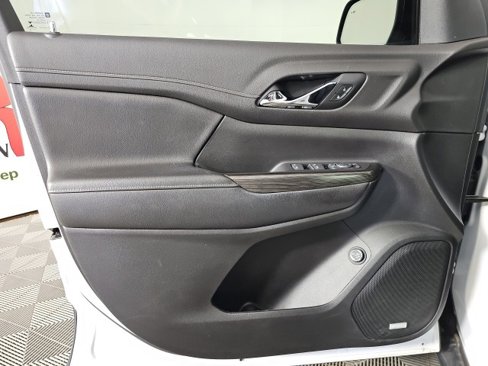 Used 2019 GMC Acadia SLT w/ Black Edition image 12