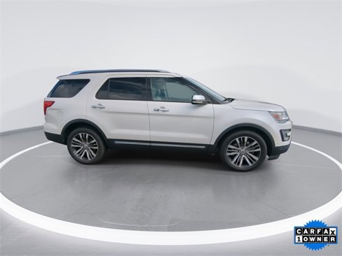 Used 2017 Ford Explorer Platinum image 9