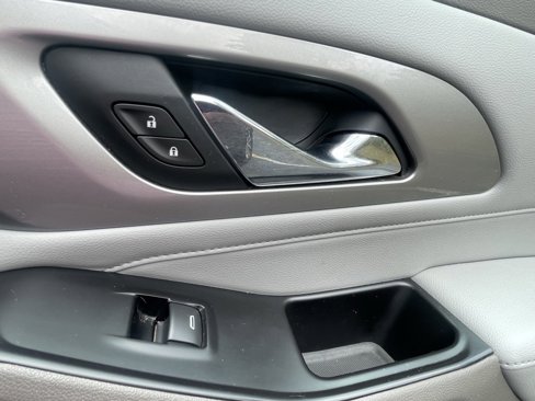 Used 2018 Chevrolet Traverse LT image 14