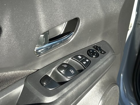 Used 2021 Nissan Kicks SV image 21