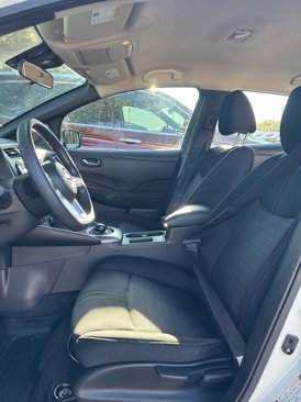 Used 2023 Nissan Leaf S image 6