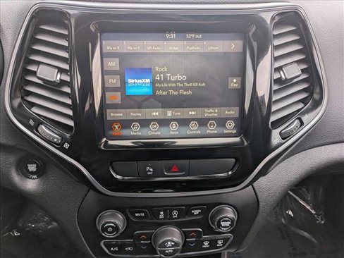 Used 2019 Jeep Cherokee Limited image 13