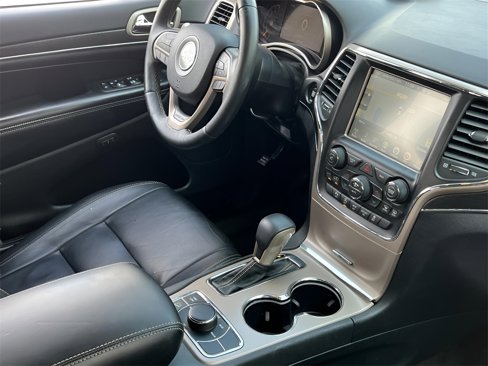 Used 2017 Jeep Grand Cherokee Limited image 3