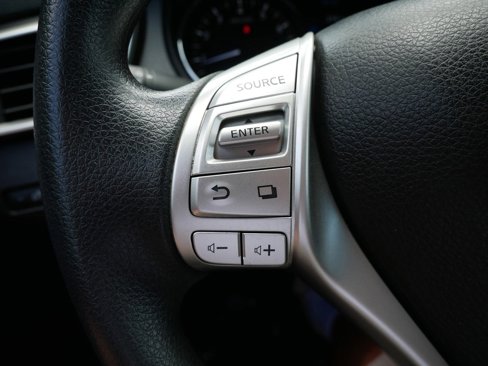 Used 2015 Nissan Rogue SV image 24