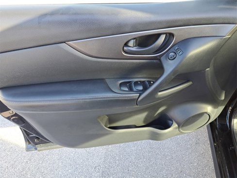 Used 2021 Nissan Rogue Sport S image 15