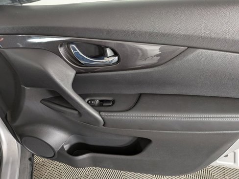 Used 2020 Nissan Rogue SV image 28