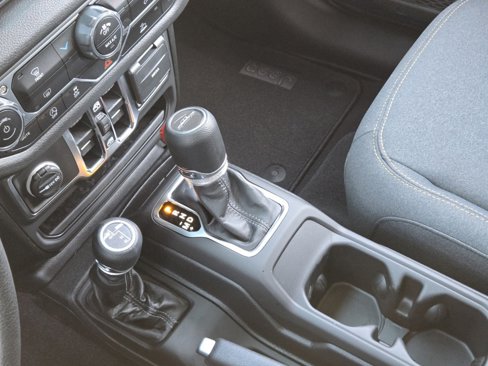 New 2025 Jeep Gladiator Sport image 16