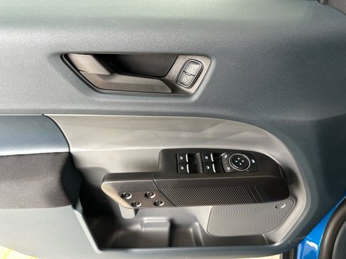 New 2025 Ford Maverick XL image 17