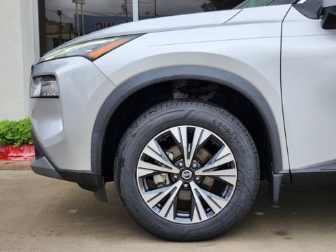 Used 2021 Nissan Rogue SV image 8
