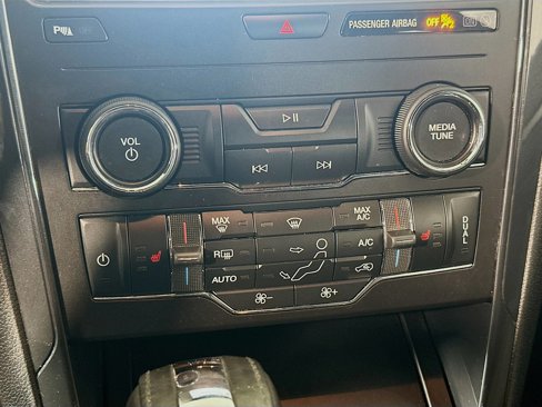 Used 2018 Ford Explorer XLT w/ Equipment Group 202A image 22
