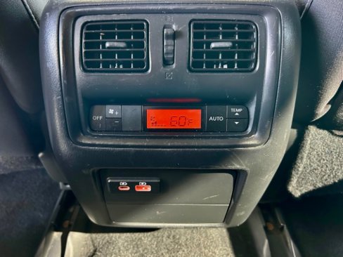 Used 2019 Nissan Pathfinder SV image 11