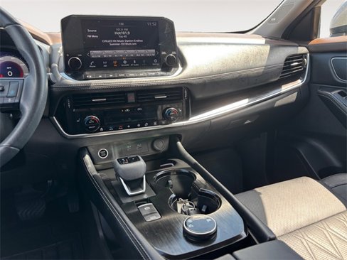 Used 2023 Nissan Rogue Platinum w/ Platinum Premium Package image 11