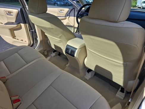 Used 2016 Toyota Camry XLE image 11