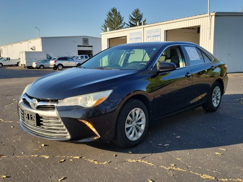 Used 2017 Toyota Camry LE image 2
