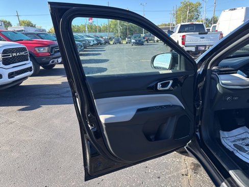 Used 2024 Jeep Compass Limited image 10