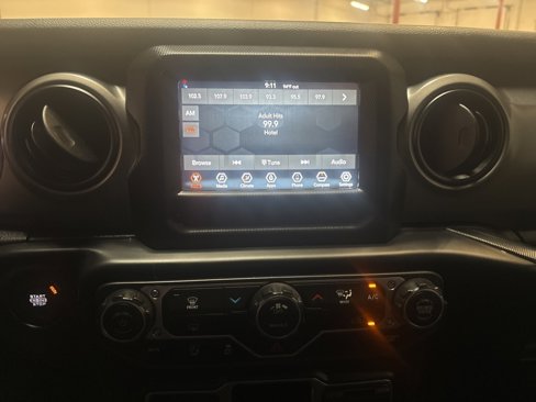 Used 2023 Jeep Wrangler Sport image 14