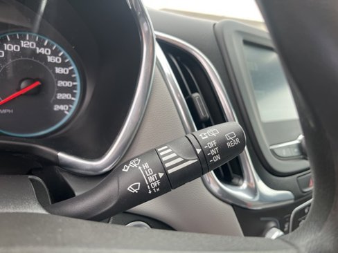 Used 2018 Chevrolet Equinox LS image 24