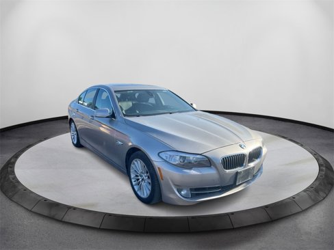 Used 2011 BMW 535i xDrive Sedan image 3