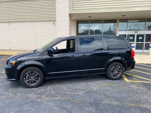 Used 2018 Dodge Grand Caravan SXT w/ Driver Convenience Group image 2