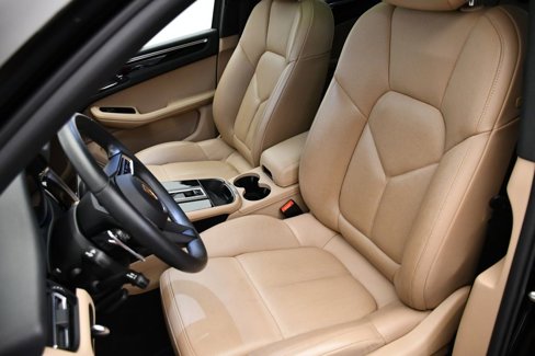 Certified 2023 Porsche Macan image 39