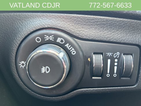 Certified 2021 Jeep Compass Latitude image 17