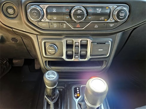 Used 2021 Jeep Gladiator Sport image 21