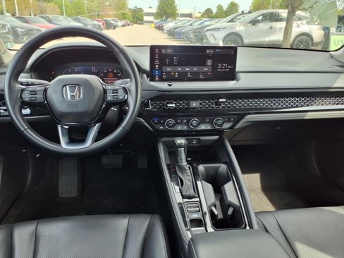 Used 2023 Honda Accord Touring image 11