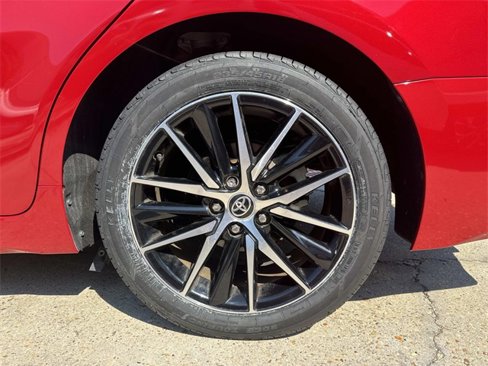 Used 2022 Toyota Camry SE image 3