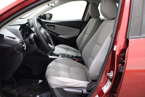 Used 2019 Toyota Yaris LE image 6