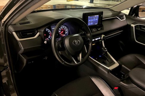 Used 2022 Toyota RAV4 XLE Premium image 16