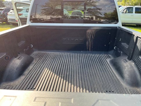 Used 2018 Nissan Titan SV image 15