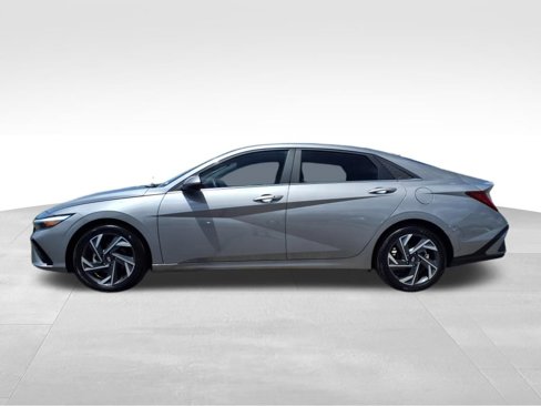 Used 2024 Hyundai Elantra SEL w/ Convenience Package image 5