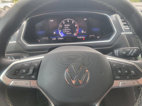 Used 2023 Volkswagen Tiguan SE image 9