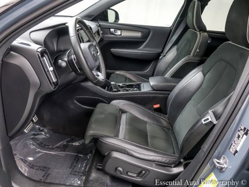 Used 2020 Volvo XC40 T4 R-Design image 11