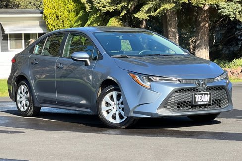 Used 2022 Toyota Corolla LE image 2