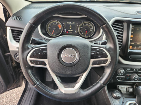 Used 2018 Jeep Cherokee Latitude Plus w/ Comfort/Convenience Group image 21
