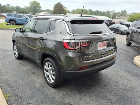 Used 2022 Jeep Compass Latitude image 21
