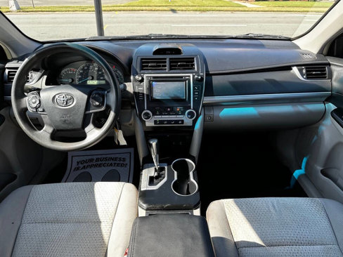 Used 2013 Toyota Camry L image 12
