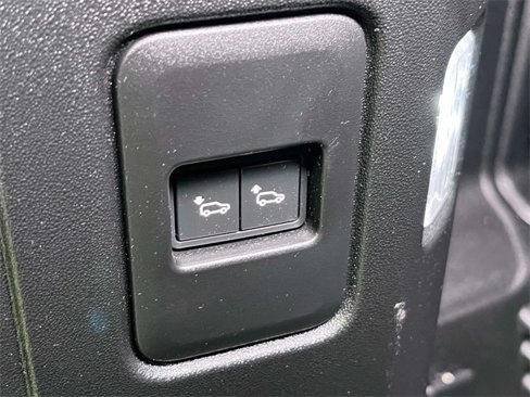 Used 2020 Land Rover Defender 110 First Edition image 23