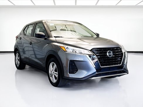 Used 2023 Nissan Kicks S image 3