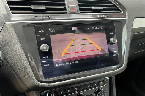Used 2018 Volkswagen Tiguan SE w/ Panoramic Sunroof Package image 26