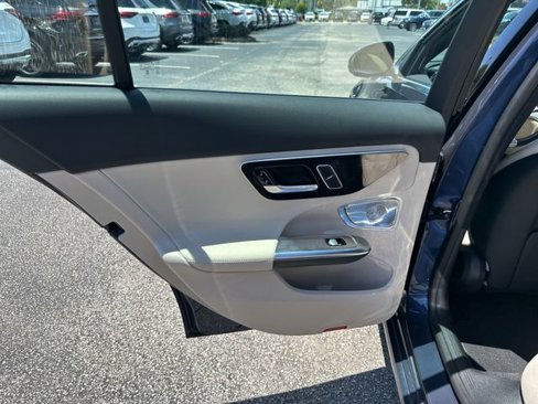 Used 2025 Mercedes-Benz C 300 Sedan image 26