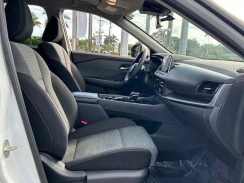 Used 2023 Nissan Rogue SV image 26
