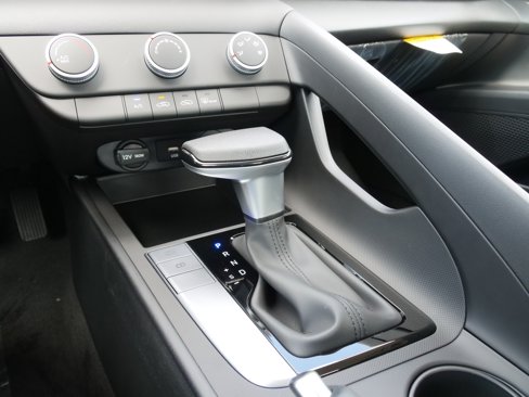New 2025 Hyundai Elantra SE image 24