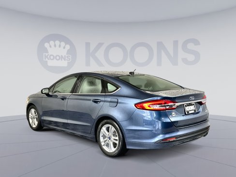 Used 2018 Ford Fusion SE w/ Fusion SE Technology Package image 4
