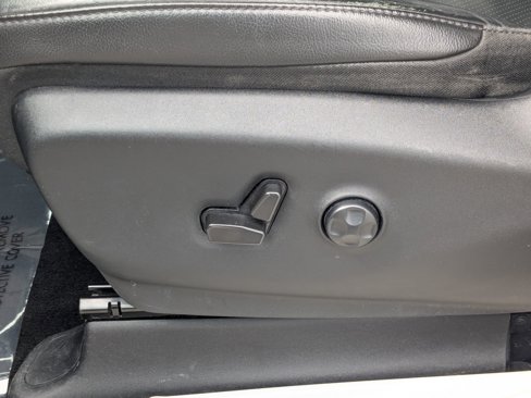 Used 2021 Chrysler Pacifica Touring-L image 16
