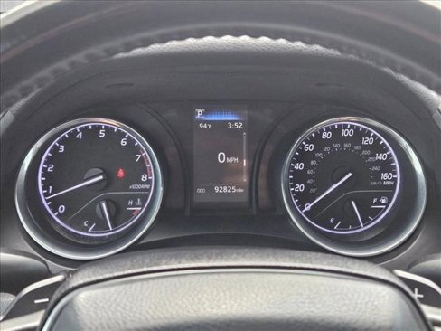 Used 2020 Toyota Camry SE image 10